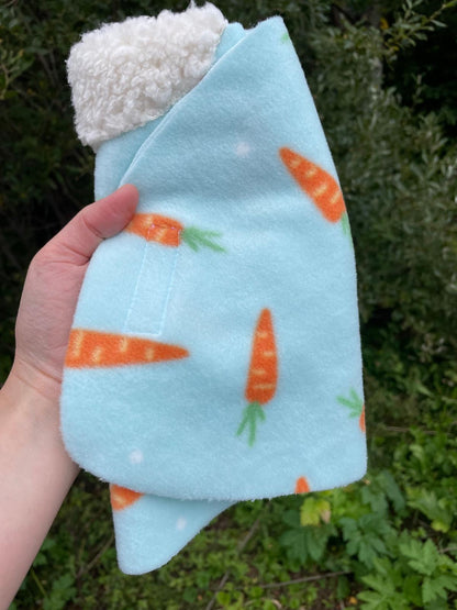 Hobby horse blanket turquoise with cute carrots